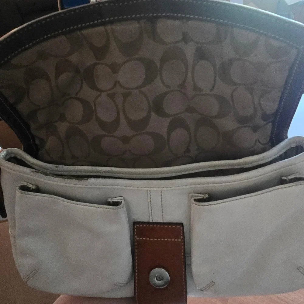 Coach Soho White Leather Buckle Flap Shoulder Bag Vintage Y2K Preppy L04S-3653